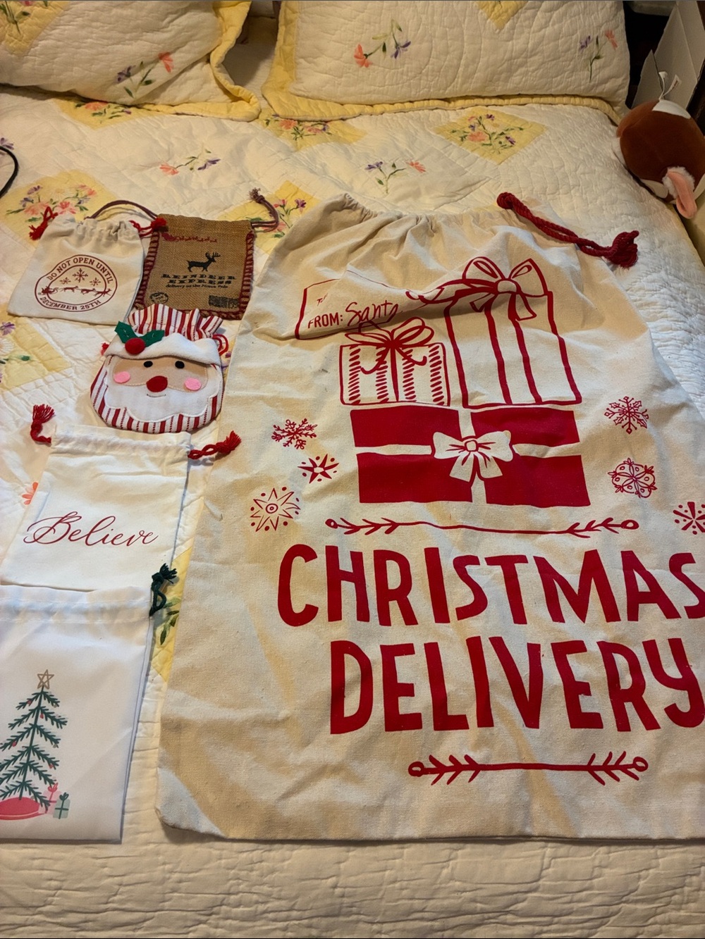 Christmas Delivery Drawstring Gift Sack Set of 6- Red & Cream Holiday Gift Bags